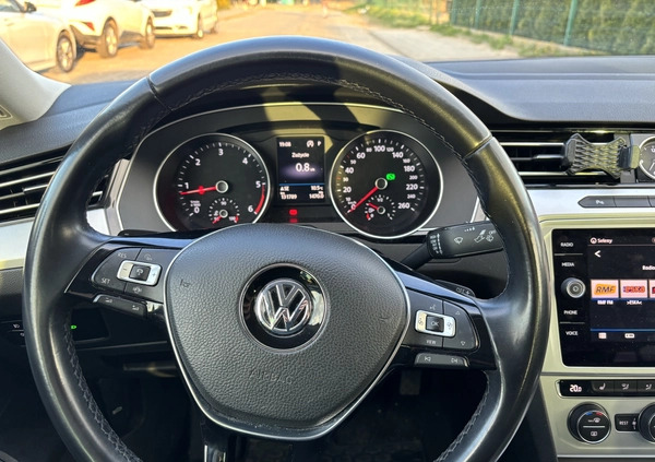 Volkswagen Passat cena 83000 przebieg: 131789, rok produkcji 2019 z Gdańsk małe 56